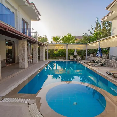 Prestij Amintas 4+1 Villa, Oezel Havuzlu, 빌라 *